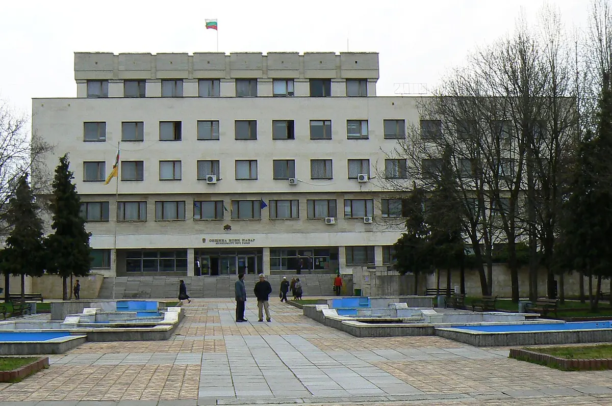 Сградата на общинската администрация в Нови пазар, Шуменска област